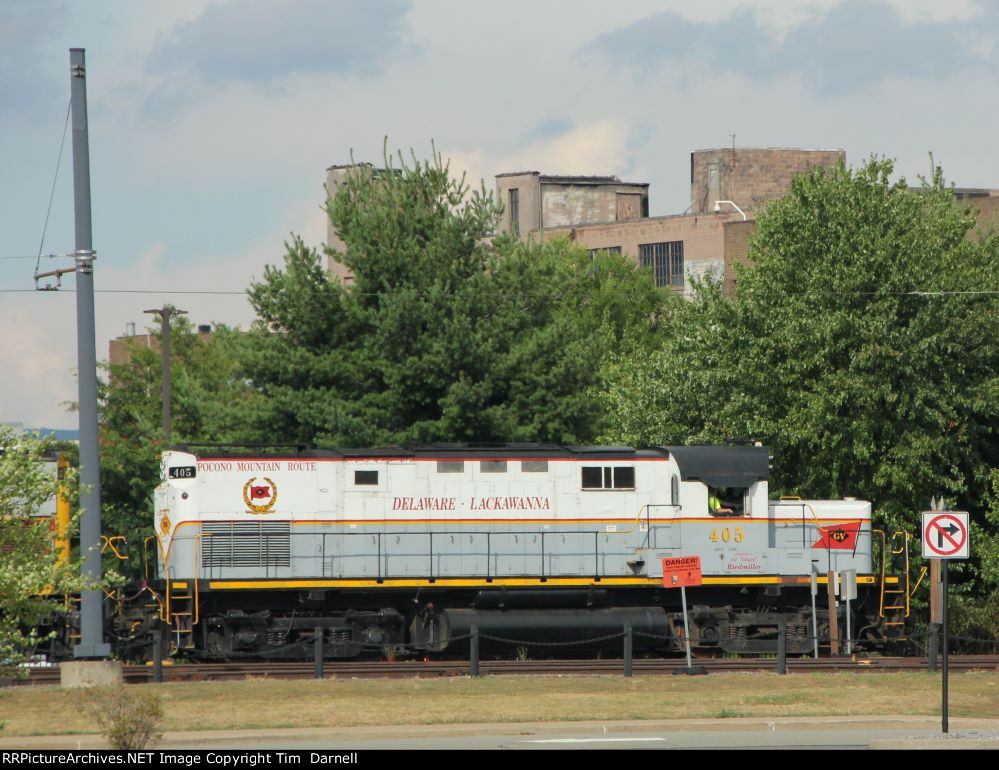 DL 405 on arriving freight